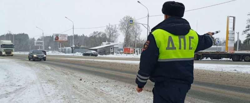 На дорогах РФ продолжаются массовые проверки водителей и пешеходов